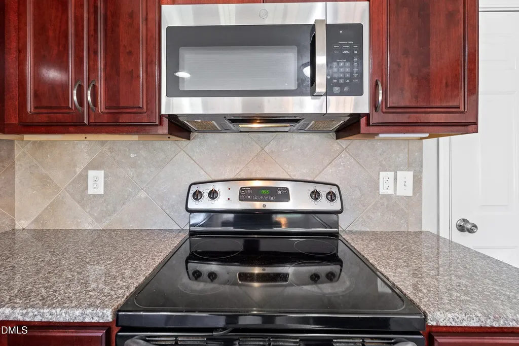 859 Bridlemine Fuquay Varina NC 27526