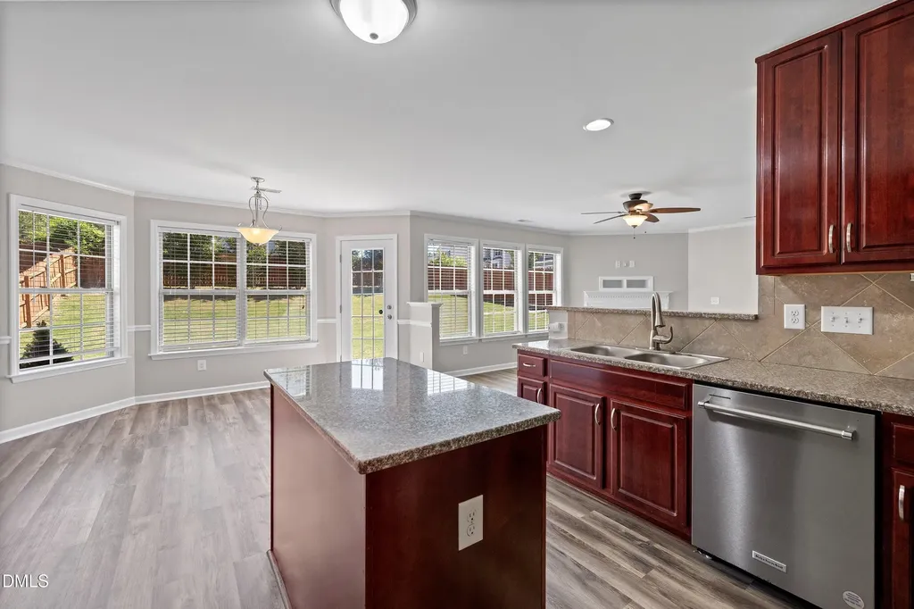 859 Bridlemine Fuquay Varina NC 27526
