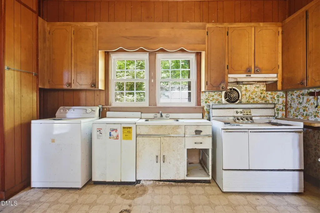 817 N Main Street Wake Forest NC 27587