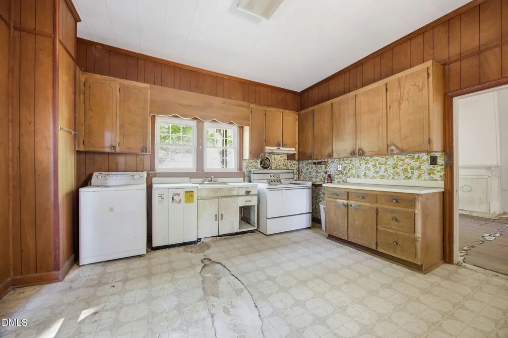 817 N Main Street Wake Forest NC 27587
