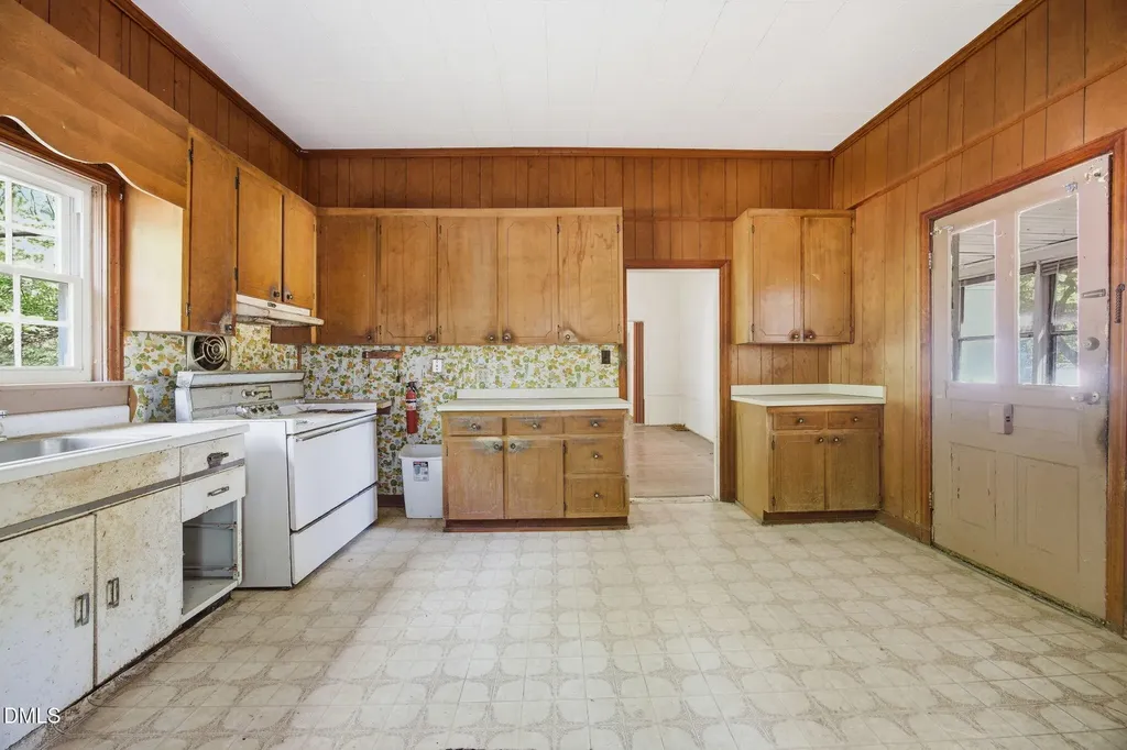 817 N Main Street Wake Forest NC 27587