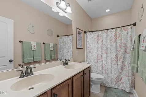 2704 Blueridge Lake Drive Fuquay Varina NC 27526