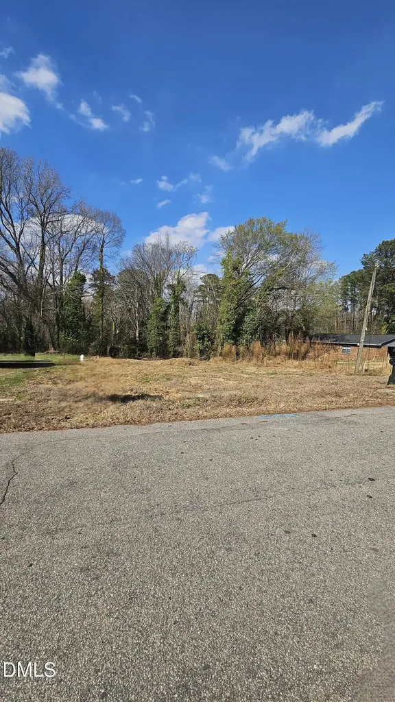 112 W Pine Holly Springs NC 27540