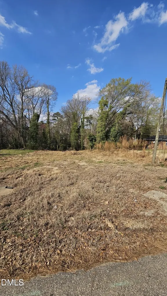 112 W Pine Holly Springs NC 27540