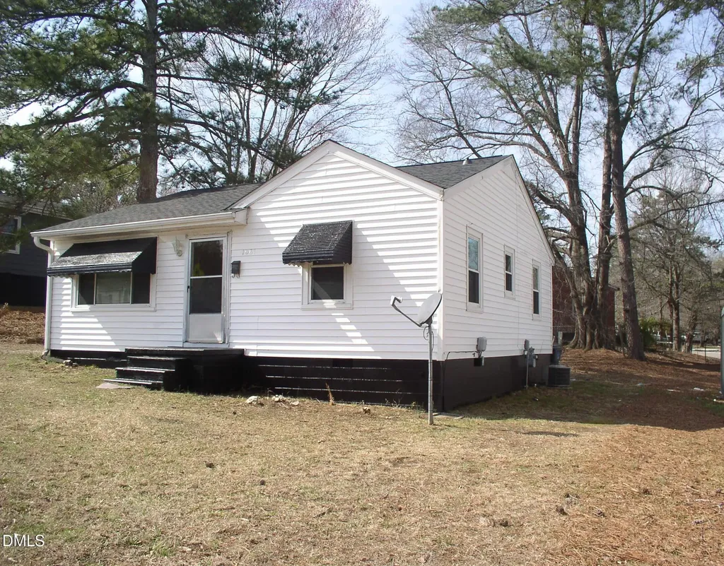 1061 N Pinkston Street Henderson NC 27536