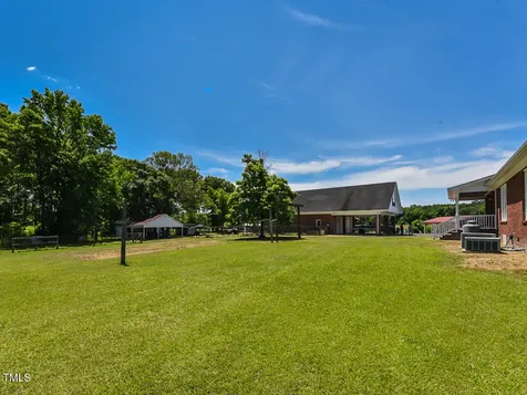 2371 Nc-210 Smithfield NC 27577