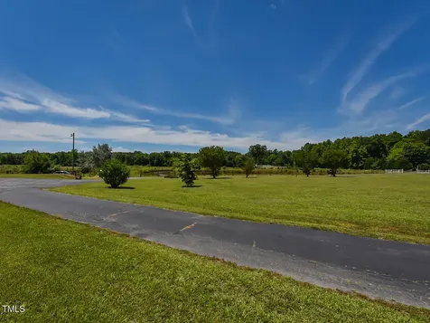 2371 Nc-210 Smithfield NC 27577