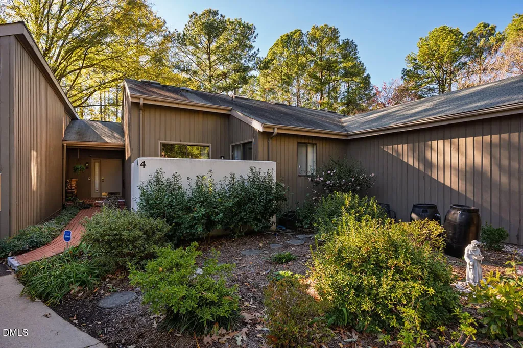 4 Wellesley Place Chapel Hill NC 27517