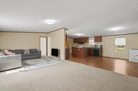 4963 Thom Road Mebane NC 27302