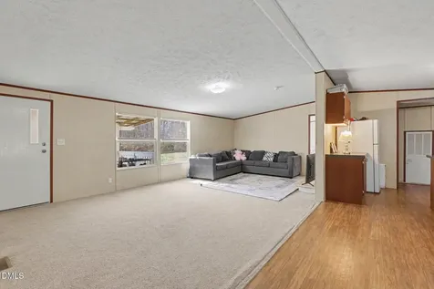 4963 Thom Road Mebane NC 27302