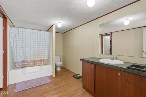 4963 Thom Road Mebane NC 27302