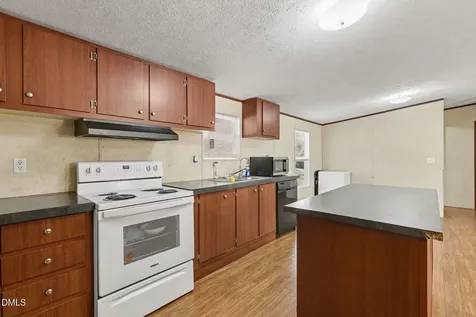 4963 Thom Road Mebane NC 27302
