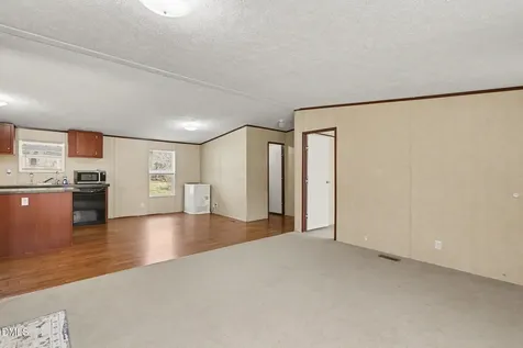 4963 Thom Road Mebane NC 27302