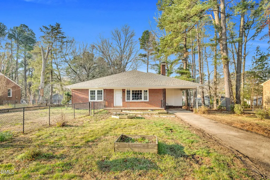 1249 Oakridge Avenue Henderson NC 27536