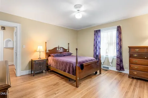 218 Rolling Road Burlington NC 27217