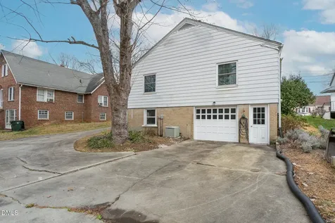 218 Rolling Road Burlington NC 27217
