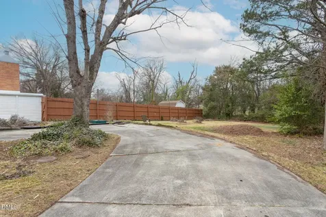 218 Rolling Road Burlington NC 27217