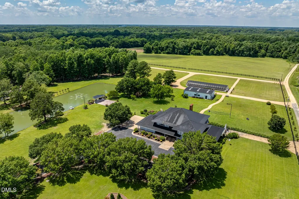 474 E Barefoot Road Newton Grove NC 28366