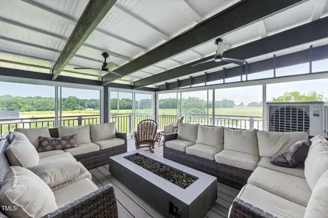 474 E Barefoot Road Newton Grove NC 28366