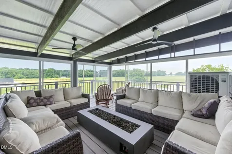 474 E Barefoot Road Newton Grove NC 28366