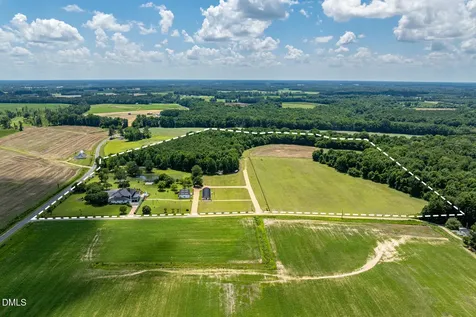 474 E Barefoot Road Newton Grove NC 28366