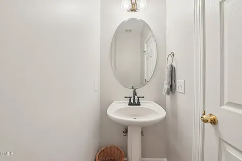 2013 Kinleys Way Raleigh NC 27613
