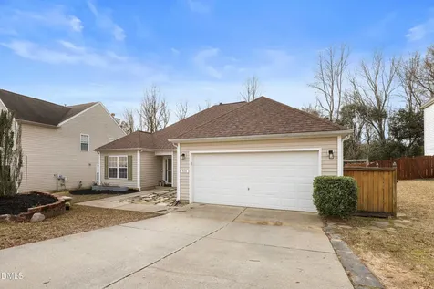808 Red Oak Tree Drive Fuquay Varina NC 27526