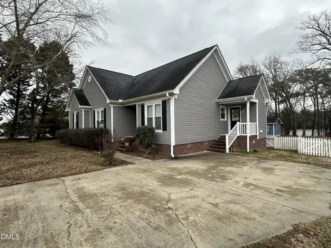 120 Summerdale Drive Pikeville NC 27863