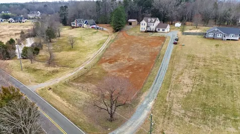 4872 Thom Road Mebane NC 27302