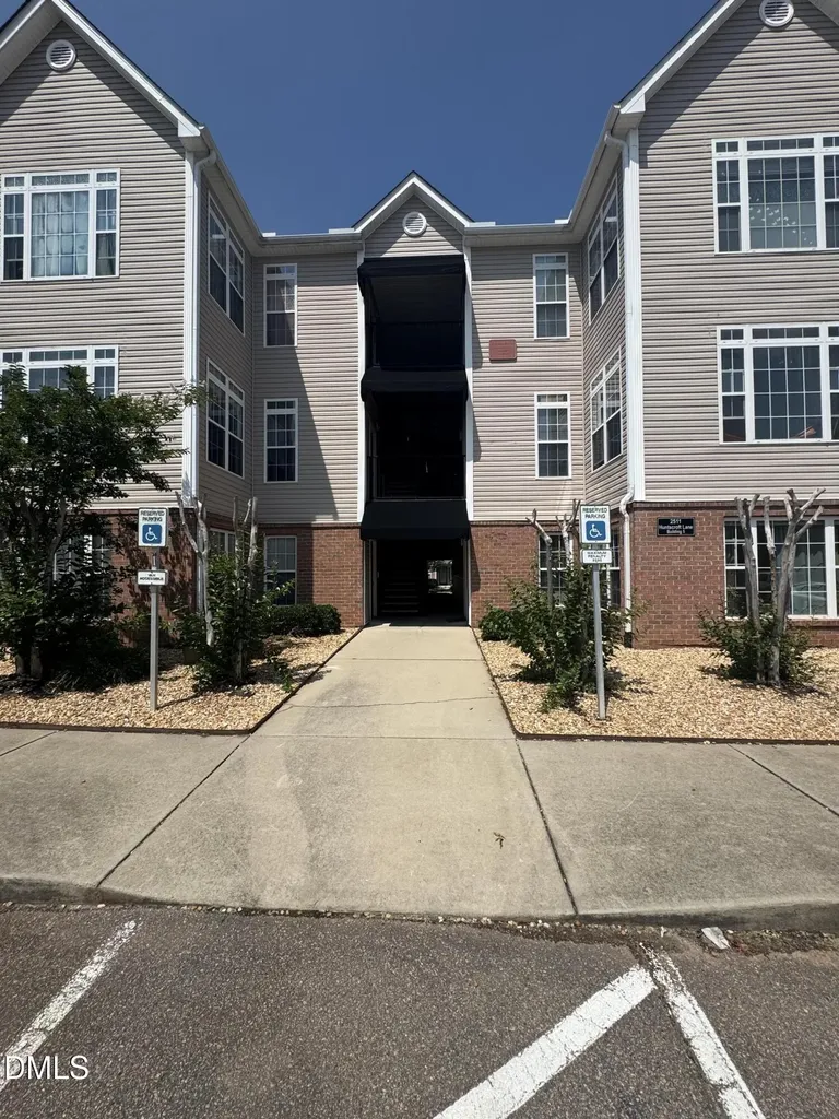 2511 Huntscroft Lane Raleigh NC 27617