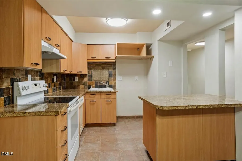 7124 Longstreet Drive Raleigh NC 27615