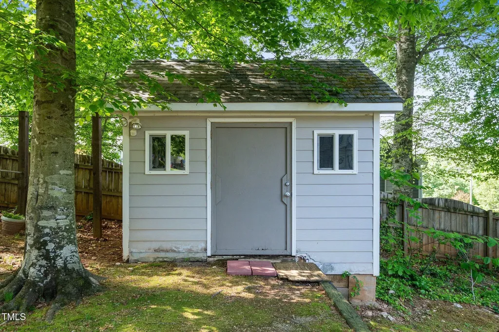 8009 Tobin Place Raleigh NC 27612