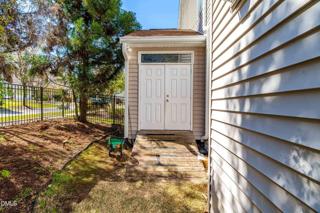 301 Covenant Rock Lane Holly Springs NC 27540