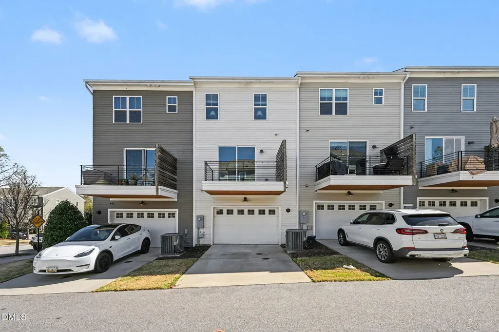 713 Peakland Place Raleigh NC 27604