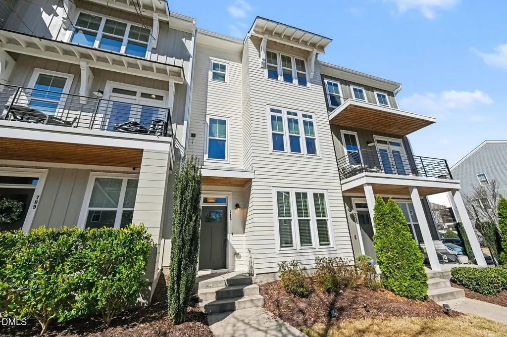 713 Peakland Place Raleigh NC 27604