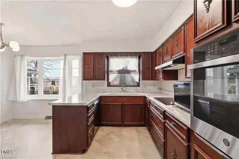 3160 Shaftesbury Lane Winston-salem NC 27105