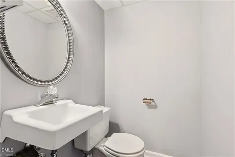 3160 Shaftesbury Lane Winston-salem NC 27105