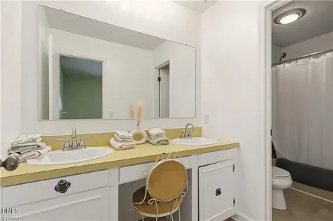 3160 Shaftesbury Lane Winston-salem NC 27105