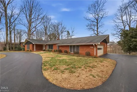 3160 Shaftesbury Lane Winston-salem NC 27105