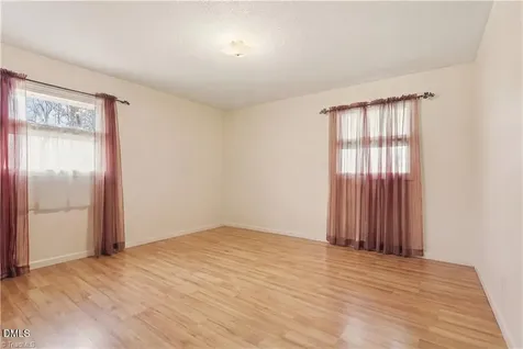 3160 Shaftesbury Lane Winston-salem NC 27105