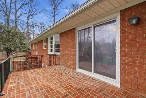 3160 Shaftesbury Lane Winston-salem NC 27105