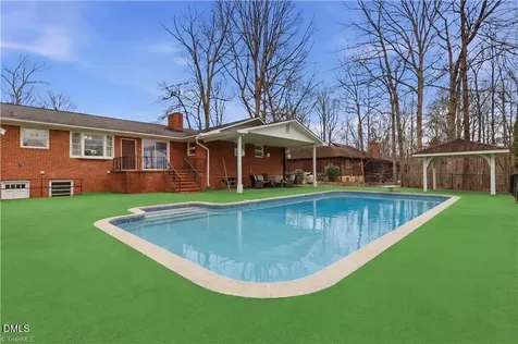 3160 Shaftesbury Lane Winston-salem NC 27105
