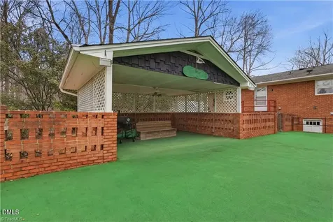 3160 Shaftesbury Lane Winston-salem NC 27105