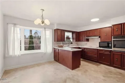 3160 Shaftesbury Lane Winston-salem NC 27105