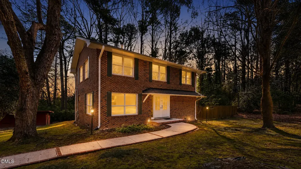 15 Abbey Road Chapel Hill NC 27516