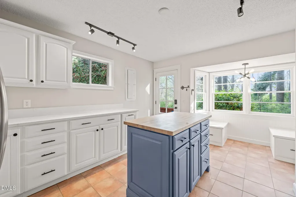 15 Abbey Road Chapel Hill NC 27516