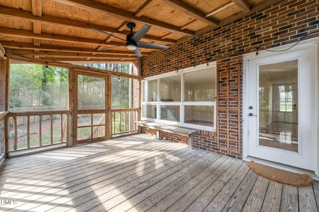 15 Abbey Road Chapel Hill NC 27516