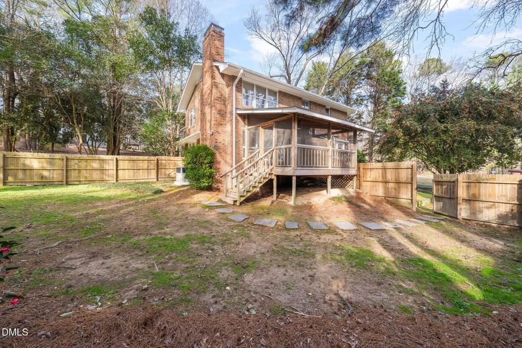 15 Abbey Road Chapel Hill NC 27516