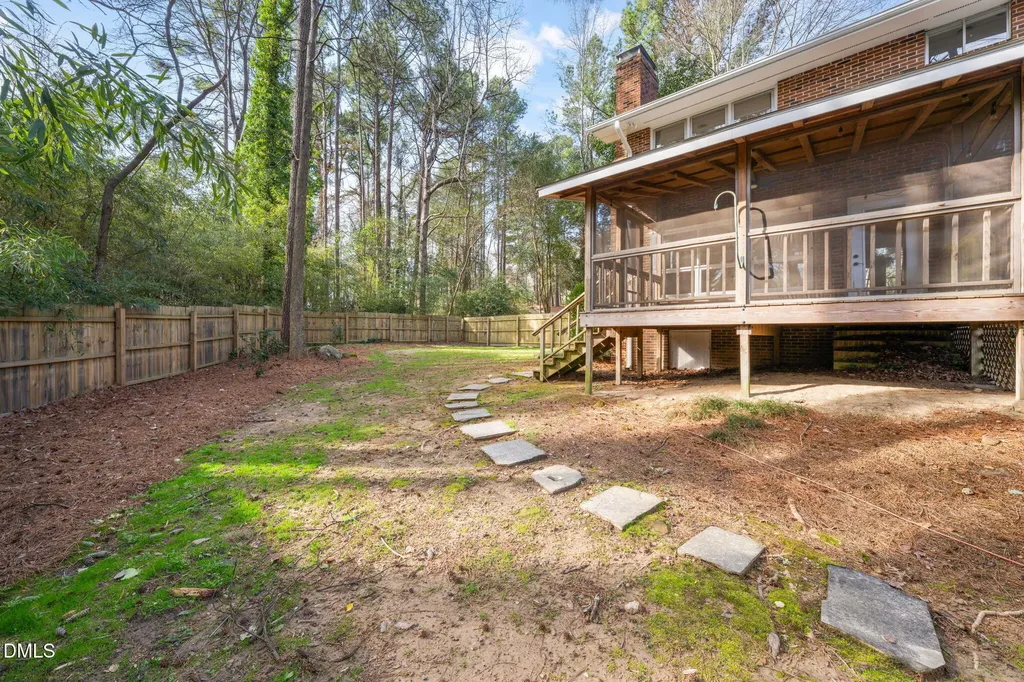 15 Abbey Road Chapel Hill NC 27516