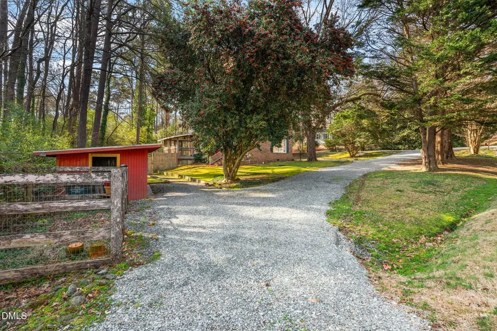 15 Abbey Road Chapel Hill NC 27516